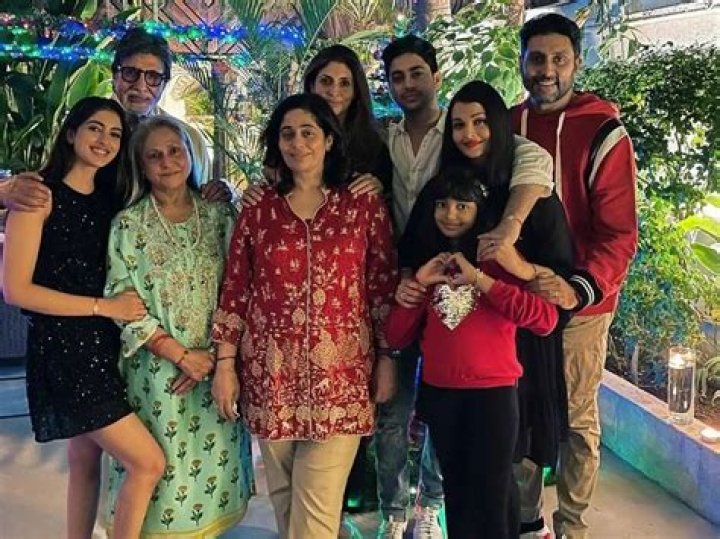 Agastya Nanda Biography, Age, Height, Weight, Family, Net Worth, Girlfriend - SarkariResult