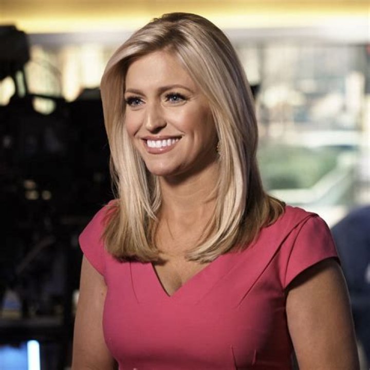 Ainsley Earhardt's Net Worth 2023 : Salary, Mother, Family, Age, Husband & More - SarkariResult