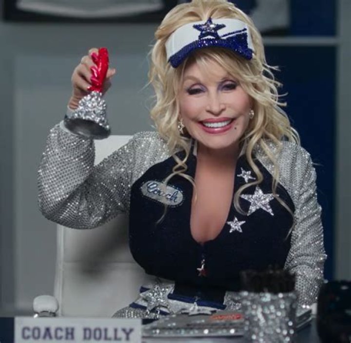 Did Dolly Parton lip sync during the halftime show at the Cowboys vs. Commanders game? - SarkariResult