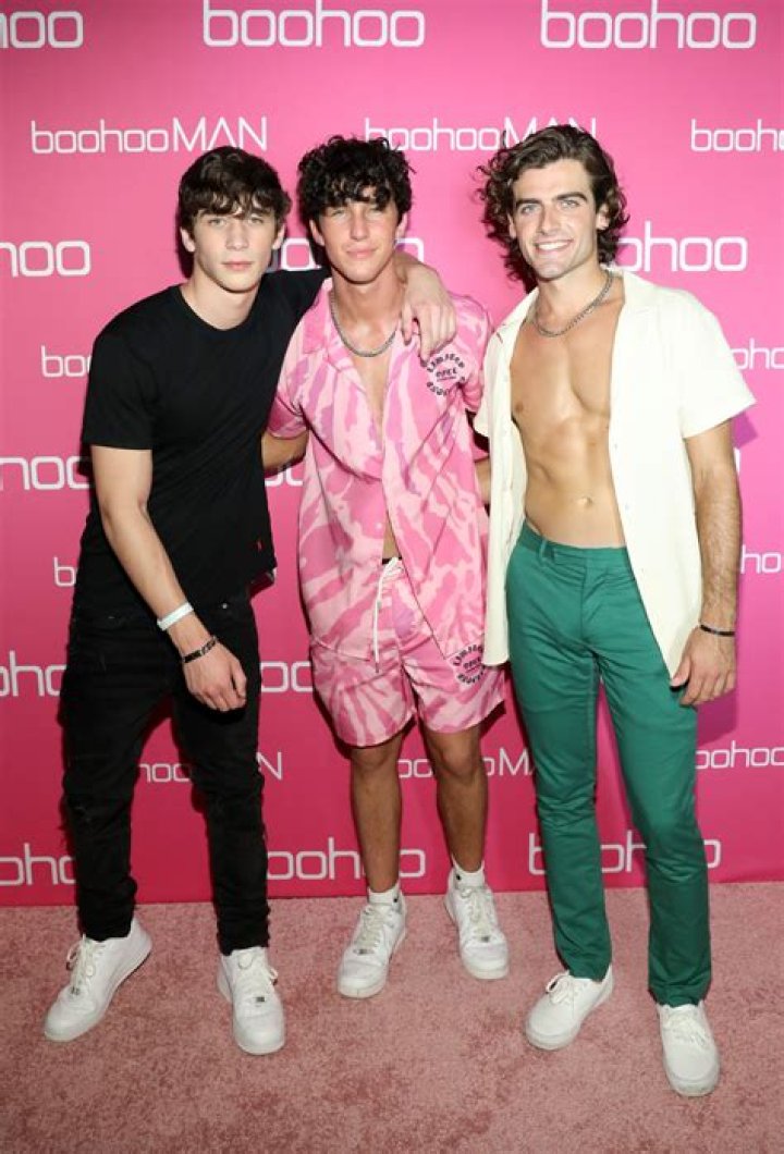 Hunter Rowland Girlfriend, Age, Height, Birthday, Brother, Net worth