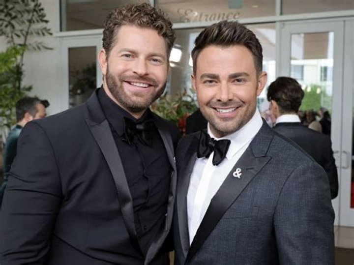 Is Jonathan Bennett currently in a relationship? Who is the current romantic partner of Jonathan Bennett? - SarkariResult