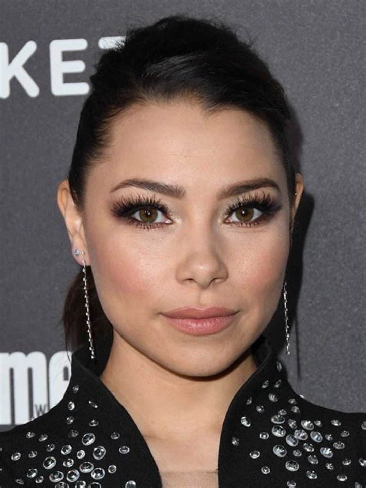 Jessica Parker Kennedy's Religion: What Religion Does She Follow? Is Jessica Parker Kennedy a Christian? - SarkariResult
