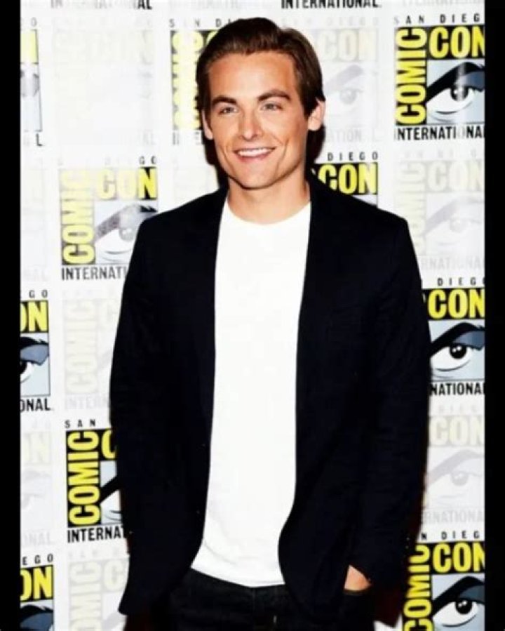 Kevin Zegers Height, Weight, Body Measurements, Shoe Size