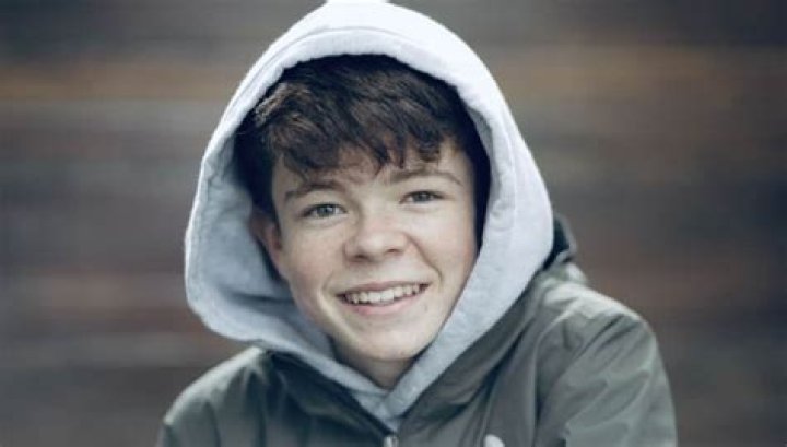 Paddy Holland Height, Weight, Body Measurements, Shoe Size