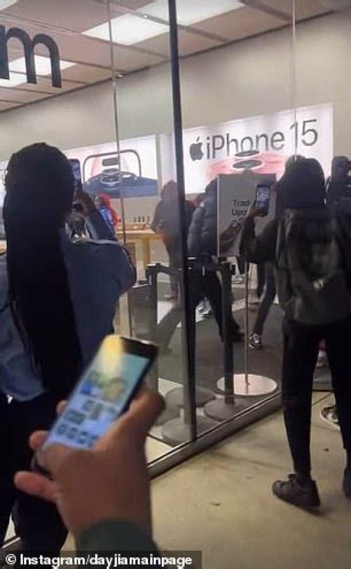 Philadelphia Apple Store Robbery: Masked Looters Steal iPhone 15 - SarkariResult