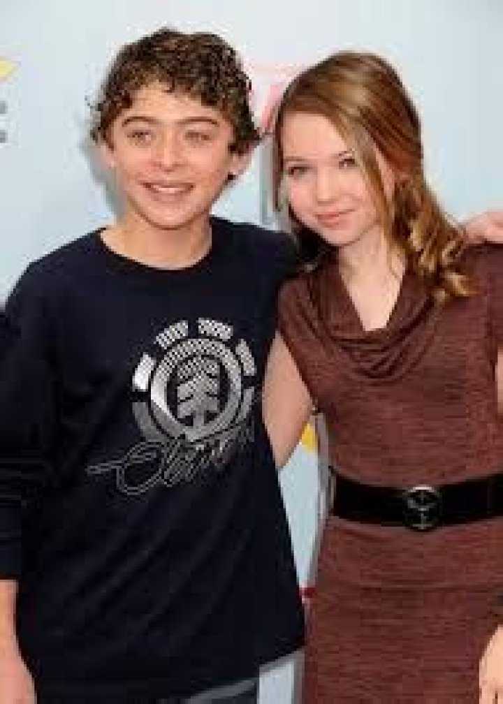 Sammi Hanratty Boyfriend, Dating, Net Worth, Wiki, Bio, Age, Height