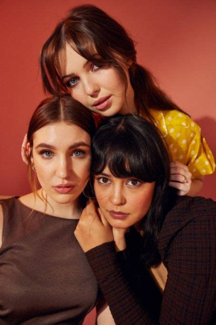 Sophie Nelisse Dating, Boyfriend, Net Worth, Earnings, Facts, Wiki-Bio