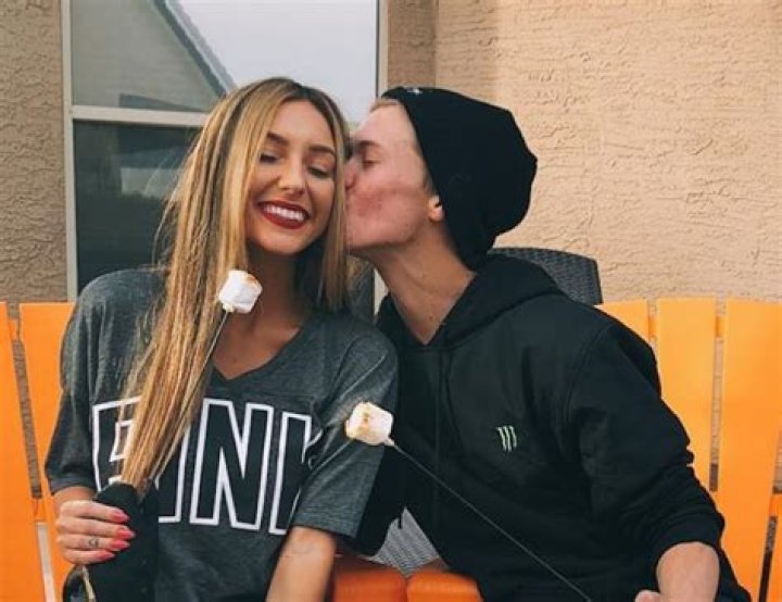 Taylor Alesia Dating, Boyfriend, YouTube, Net Worth, Pregnant, Wiki, Bio, Parents