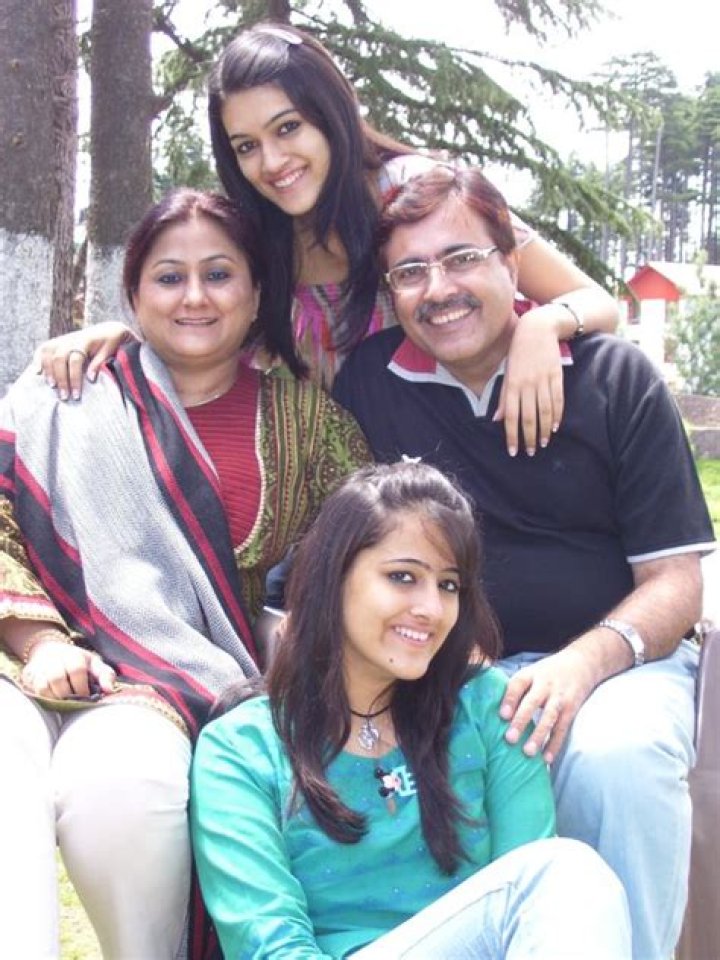 Who are Kriti Sanon Parents? Meet Rahul Sanon And Geeta Sanon