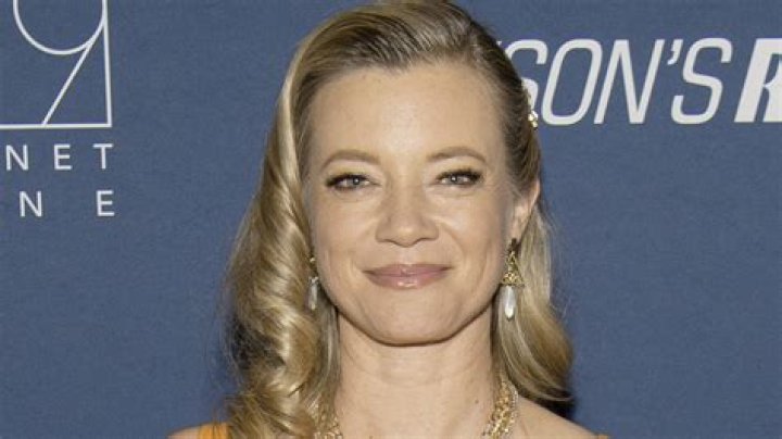 Who is Amy Smart? Details About Net Worth, Movies & Everything