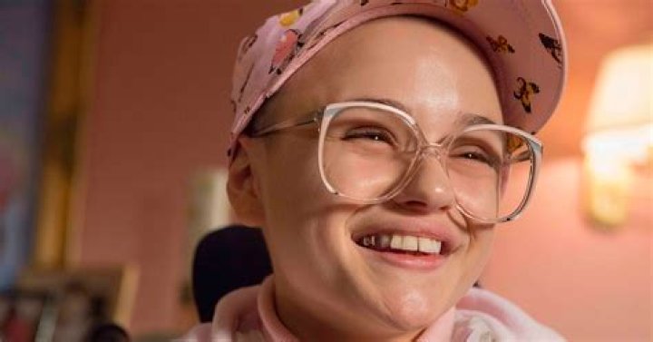 Who is Joey King and Who Portrays Gypsy Rose Blanchard in The Act? - SarkariResult
