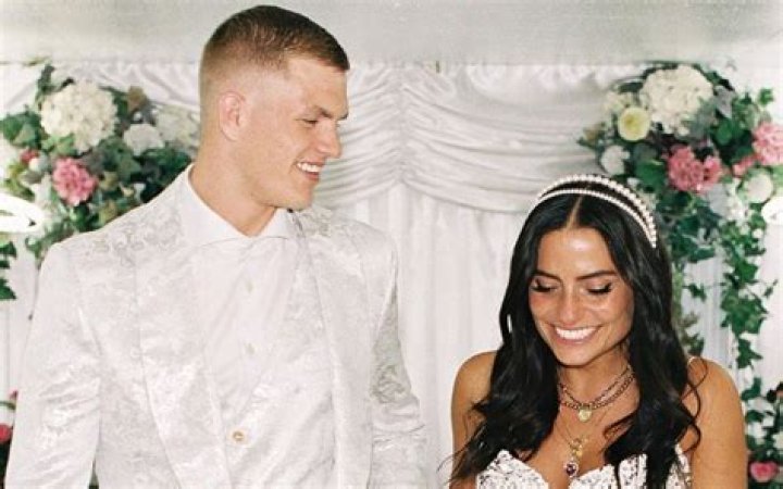 Who Is Layla Anna-Lee Wife Of Ian Machado Garry Biography, Net Worth, Age, Family, Religion, Salary, Income & Assets - Check Details - SarkariResult
